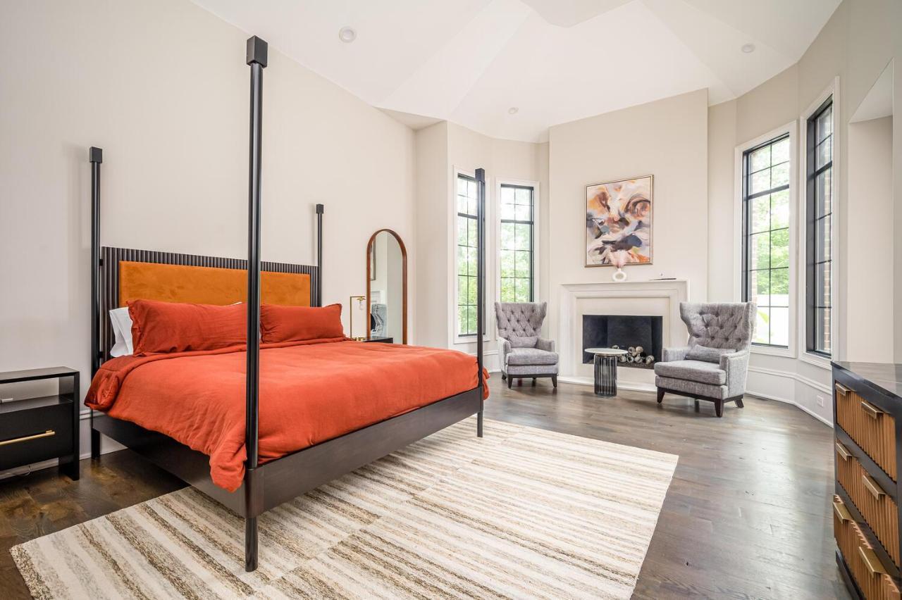 Adams Mansion, 10k Sqft, 7bd/7ba, 15min To Airport Holiday home *